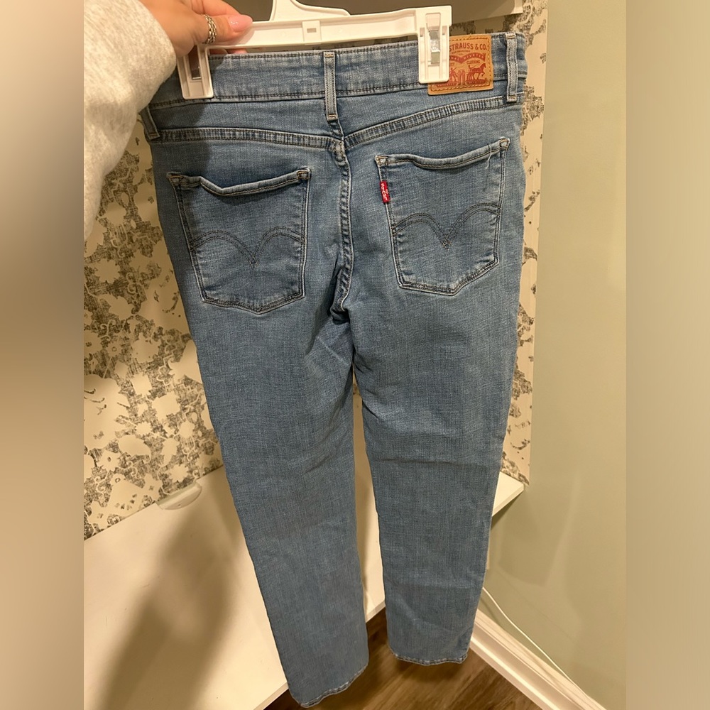 Levi’s Classic mid rise skinny jeans light wash size 29